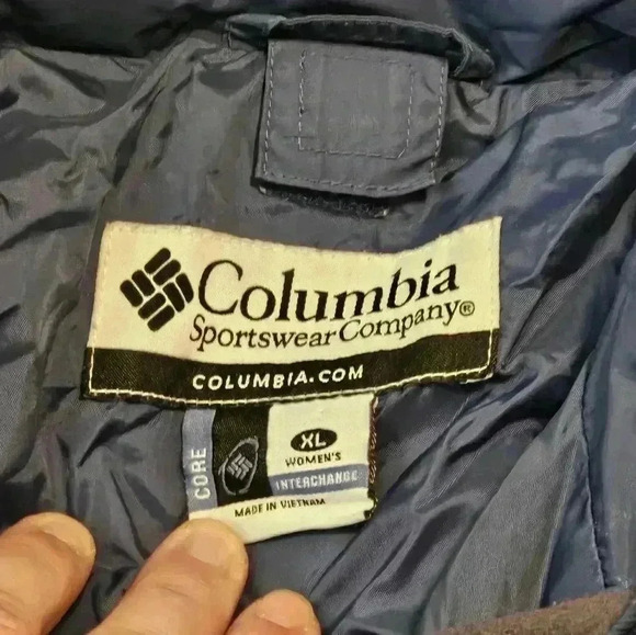 Columbia women's XL blue and gray weather proof outer coat, no liner - Picture 2 of 12